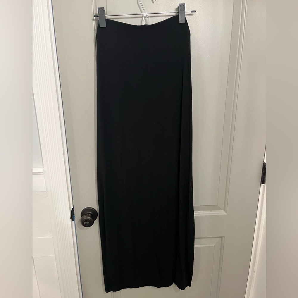 Old Navy size XS black maxi skirt with small slit - Picture 4 of 4